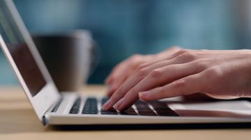 7 Penyebab Laptop Panas Meski Tidak Main Game dan Cara Mengatasinya