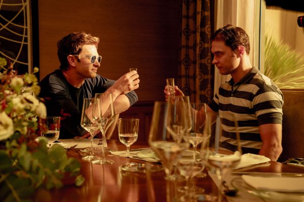 Film ‘Artificial’ Mengejek Para Pencipta AI dan Mengirim Peringatan Gelap soal Bahayanya