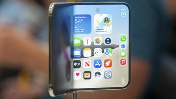 iFixit Bongkar iPhone Duo: Ponsel Lipat Paling Mudah Diperbaiki, Tapi Layar Dalam Masih Mahal